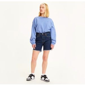 NWT- Levi’s 501 Shorts Mid Thigh